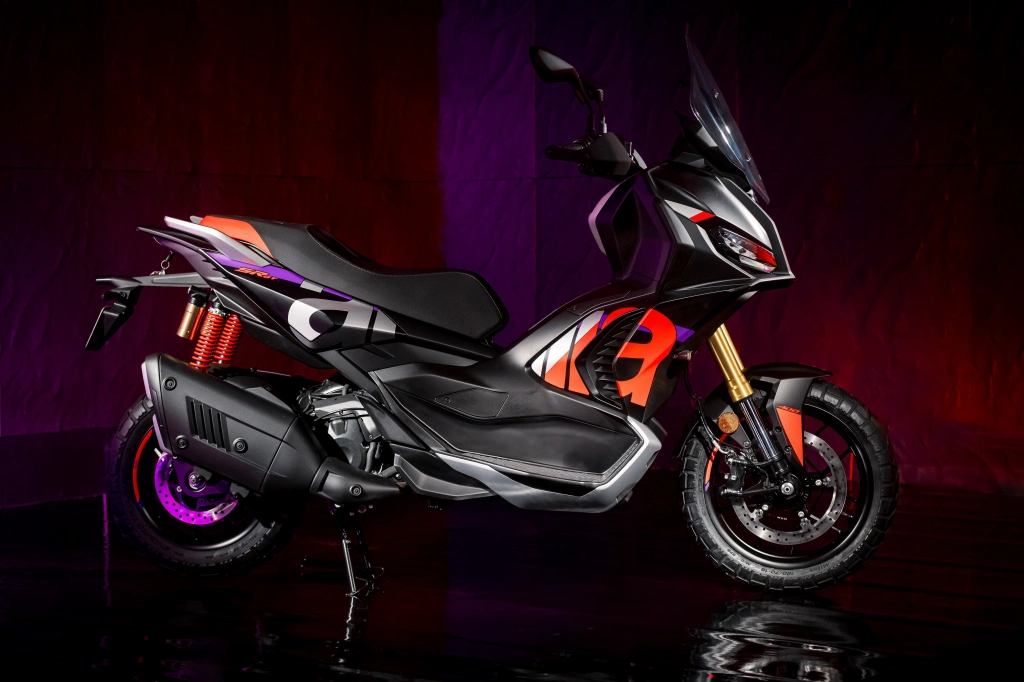 Die Aprilia SR GT 400 Rally Replica ist READY FOR ANYTHING